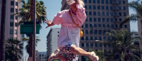 Toile 6 - Femme qui saute